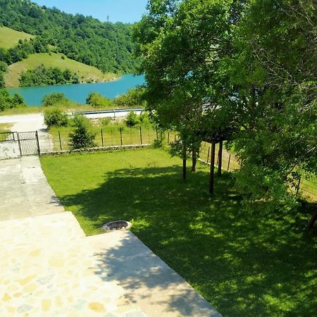 Vikendica Na Jezeru Villa Gacko Exteriör bild